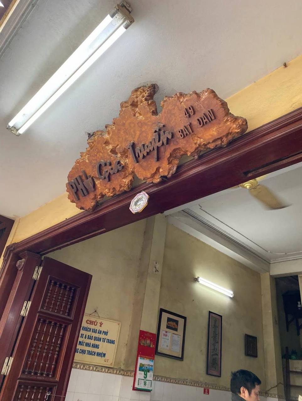 Hà Nội có quán phở năm nào cũng đều đặn đóng cửa 2 tháng để đi chơi: Khách quen nói