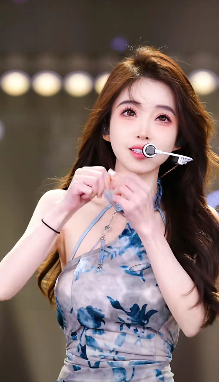Phùng Đề Mạc livestream trở lại.