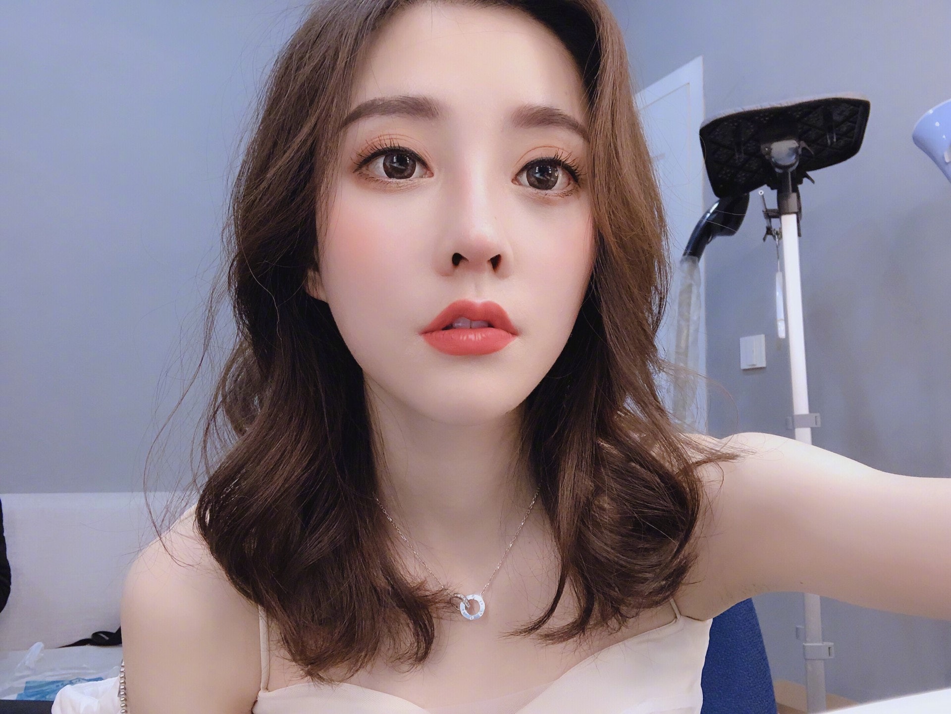 Cô làm streamer, visual thăng hạng theo thời gian.