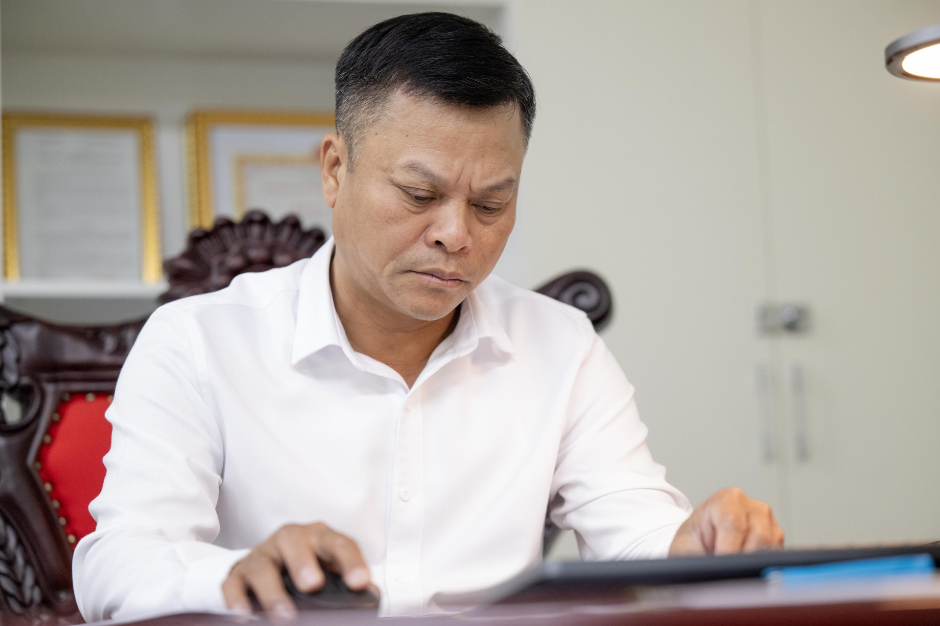 Ông Trần Văn Tiến, Phó giám đốc Ban Quản lý dự án đầu tư xây dựng công trình hạ tầng kỹ thuật và nông nghiệp Hà Nội