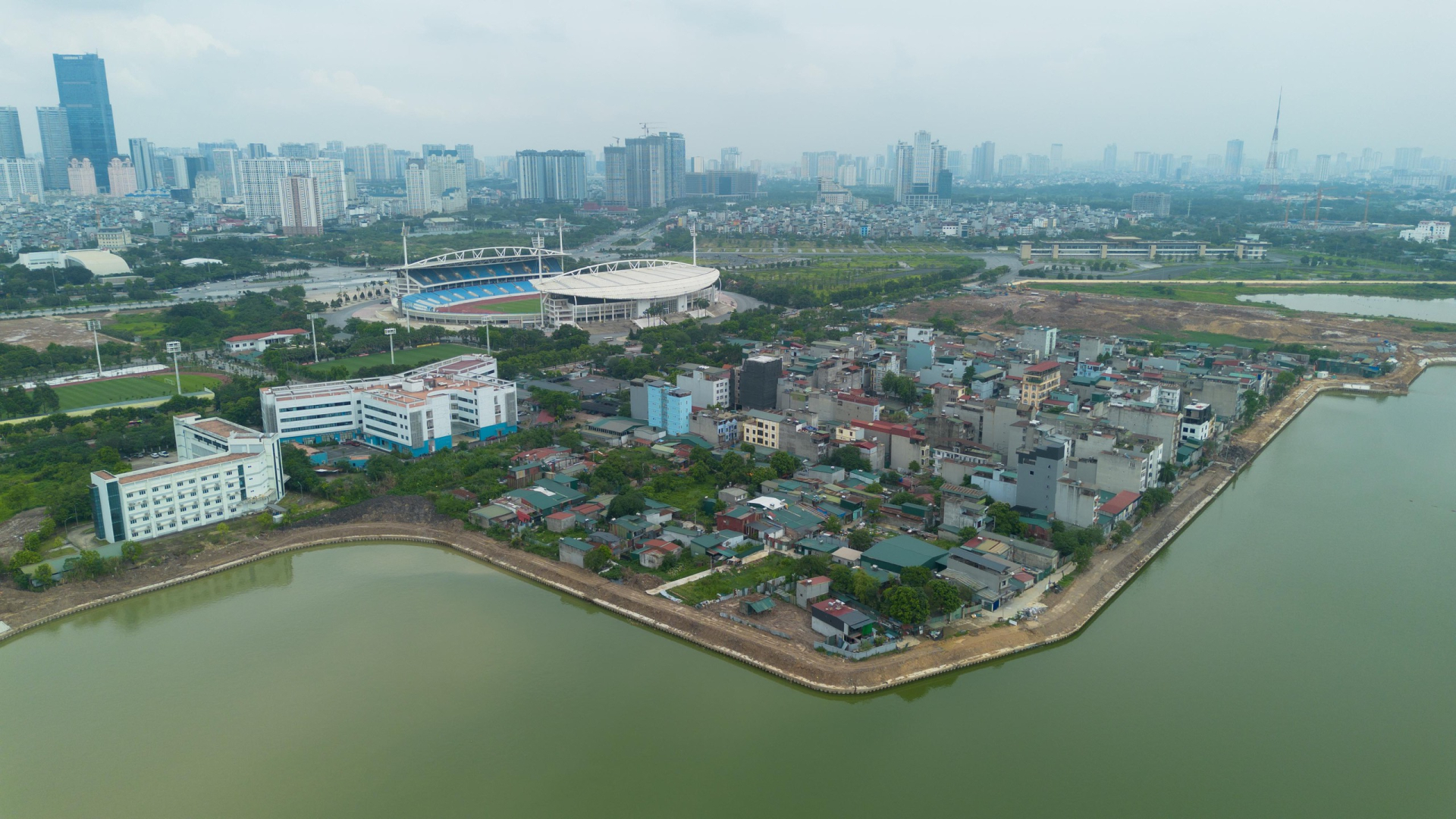 Hồ điều hòa Phú Đô góp phần giảm ngập úng cho nhiều 