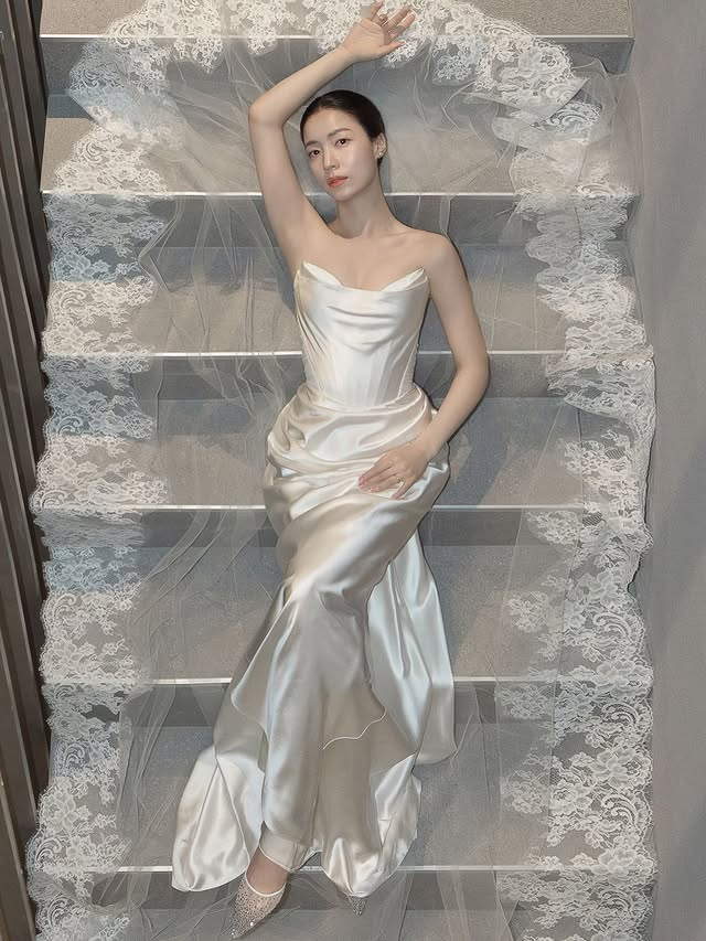 Ryu Hwayoung là thành viên của T-ara trong 2 năm. Tên tuổi cô gắn với lùm xùm