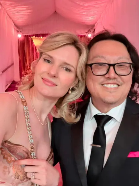 Dàn khách mời xả ảnh để lộ không gian đám cưới hoành tráng của Taylor Swift và chồng cầu thủ. Ảnh: Page Six.