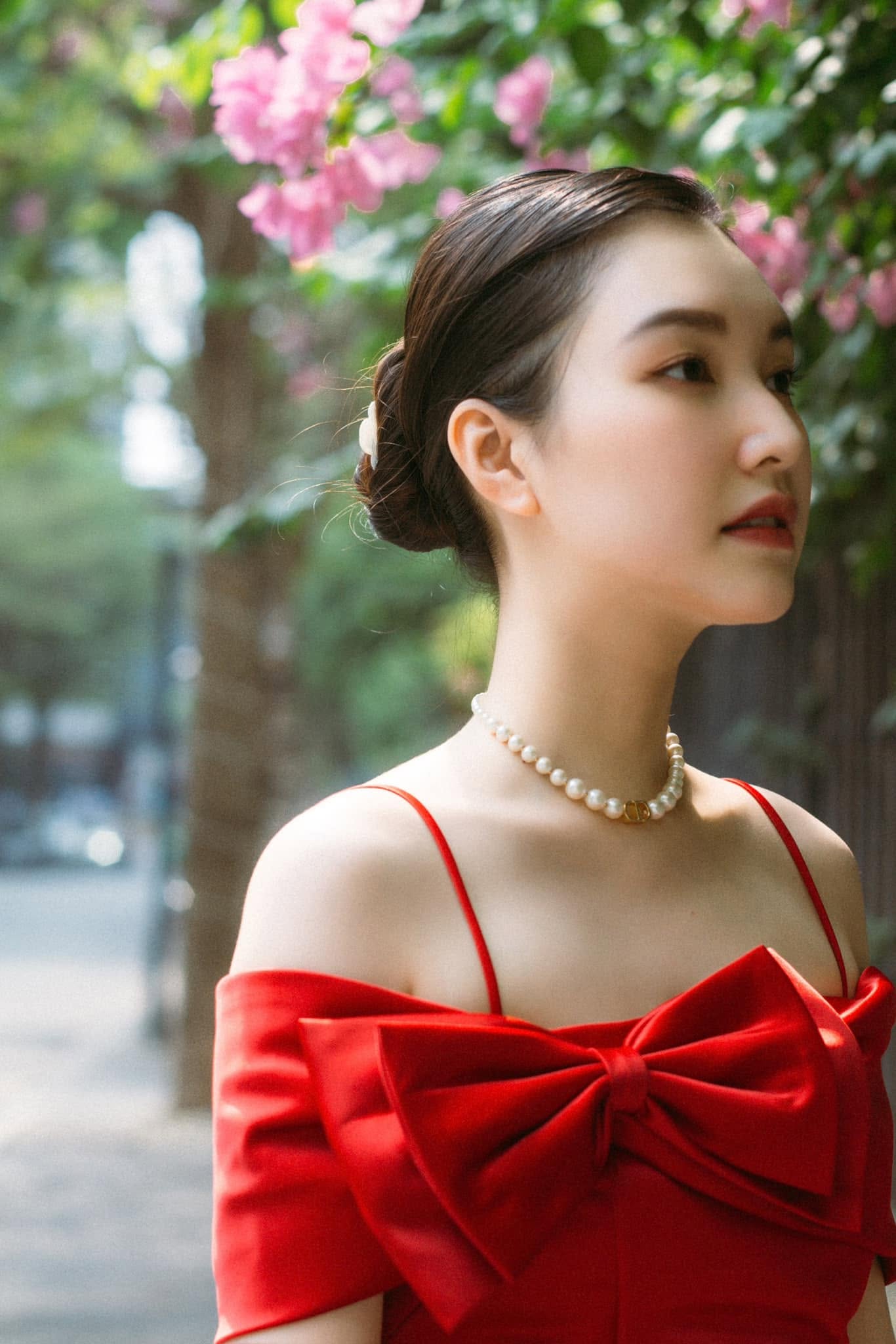 Mỹ nhân gốc Huế không đi casting vẫn được “tiến cử” cho vai Nam Phương Hoàng hậu: 10 năm trước từng thi hoa hậu, nay rút lui khỏi showbiz