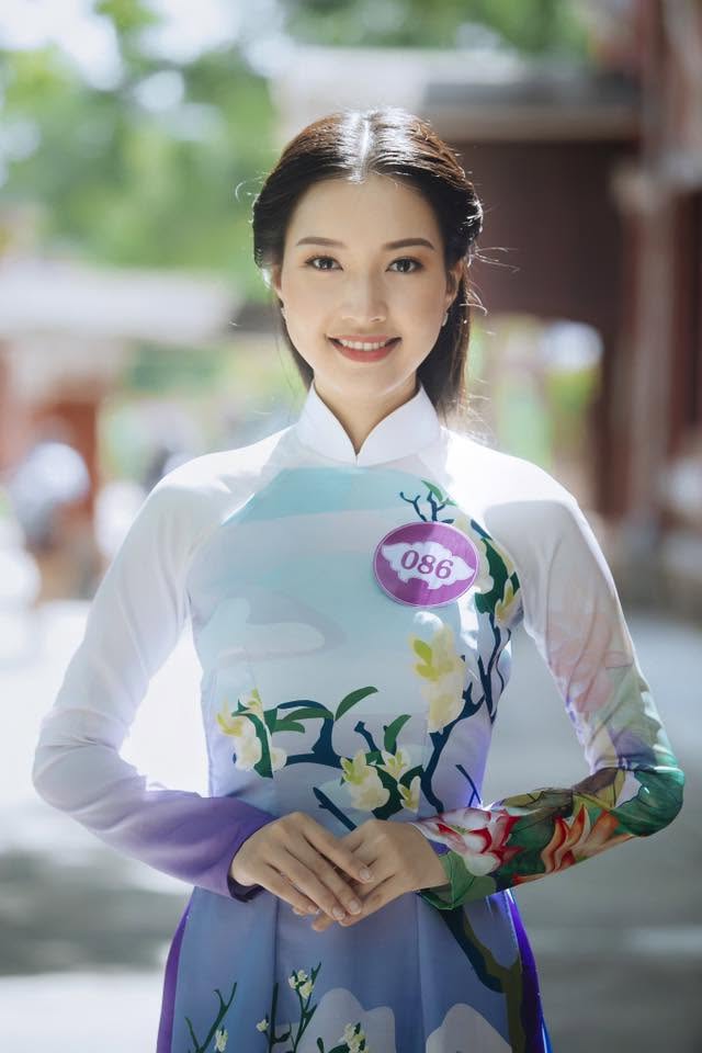 Ngọc Trân ghi danh vào các cuộc thi nhan sắc.