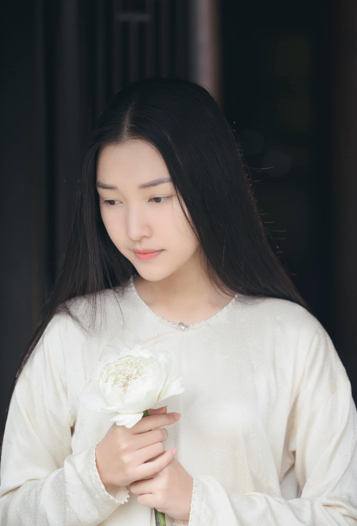 Mỹ nhân gốc Huế không đi casting vẫn được “tiến cử” cho vai Nam Phương Hoàng hậu: 10 năm trước từng thi hoa hậu, nay rút lui khỏi showbiz