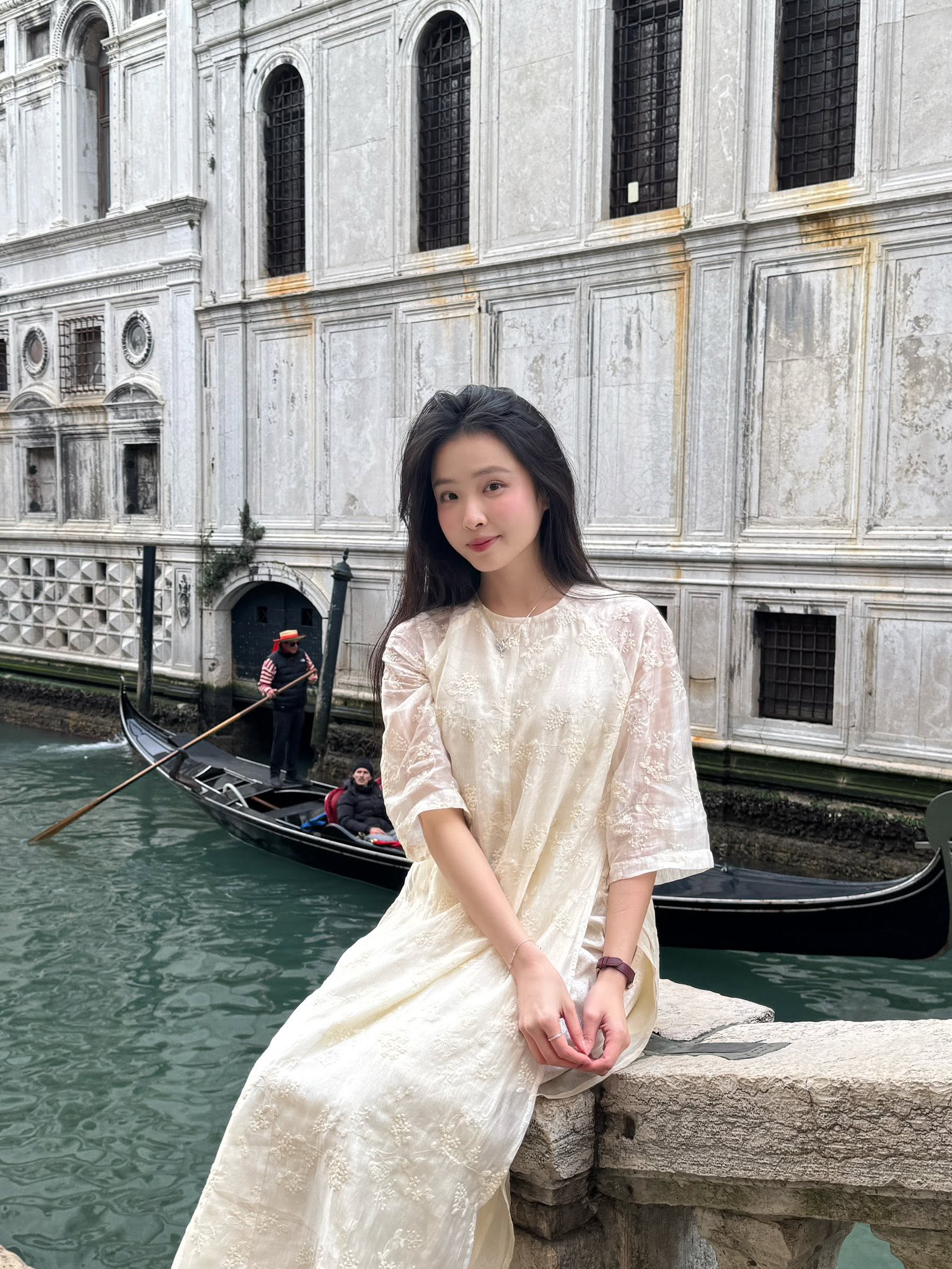 Thần thái 0 điểm của cô gái Việt Nam được ví như “tình đầu quốc dân