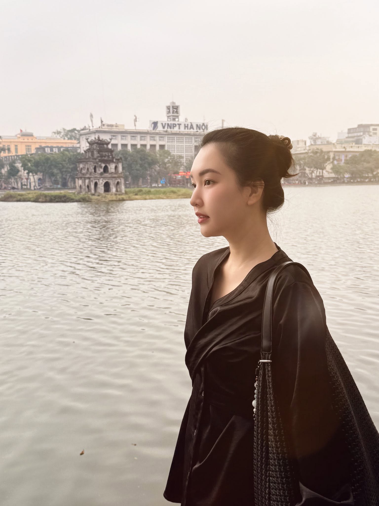 Mỹ nhân gốc Huế không đi casting vẫn được “tiến cử” cho vai Nam Phương Hoàng hậu: 10 năm trước từng thi hoa hậu, nay rút lui khỏi showbiz