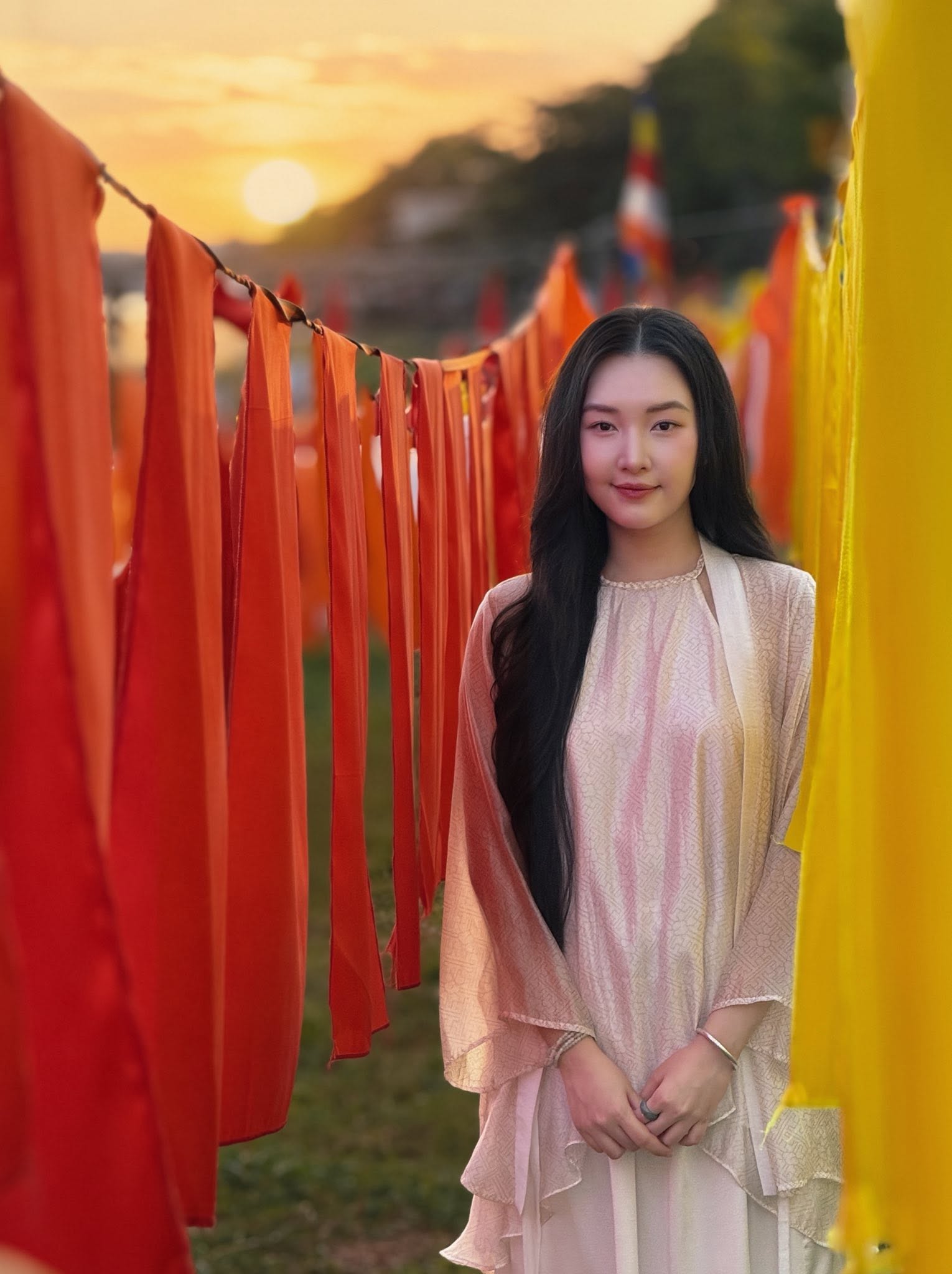 Mỹ nhân gốc Huế không đi casting vẫn được “tiến cử” cho vai Nam Phương Hoàng hậu: 10 năm trước từng thi hoa hậu, nay rút lui khỏi showbiz