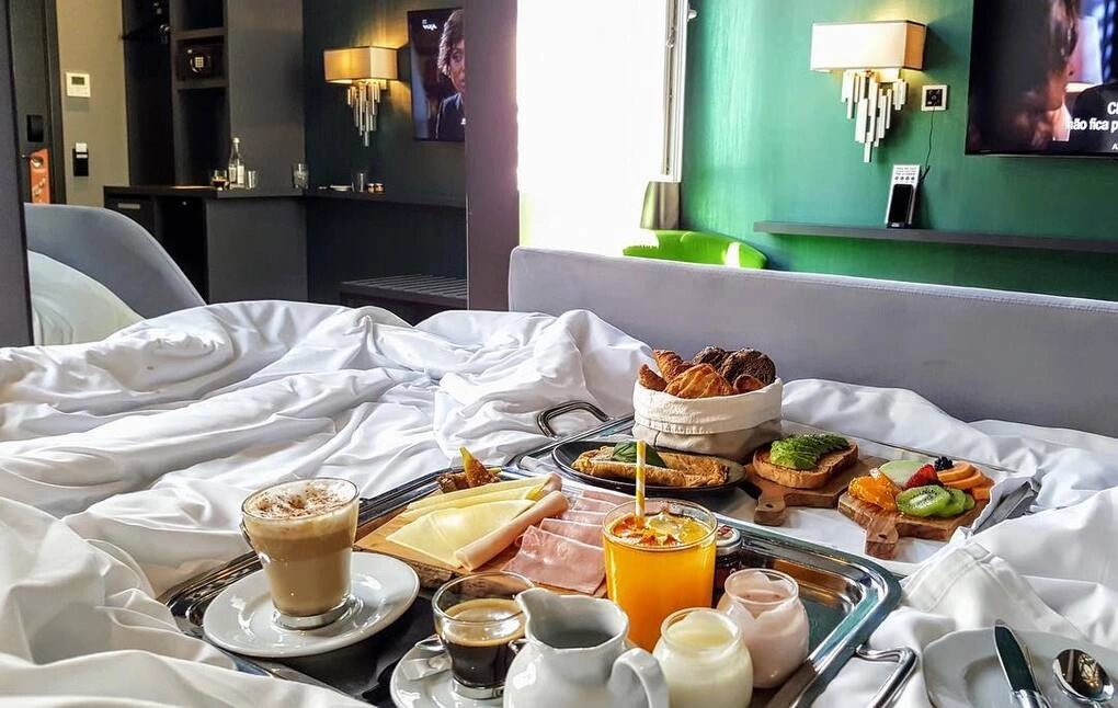 Bữa sáng, Ronaldo thường ăn giăm bông, phô mai và sữa chua ít béo hoặc bánh mì nướng bơ để ăn nhẹ.