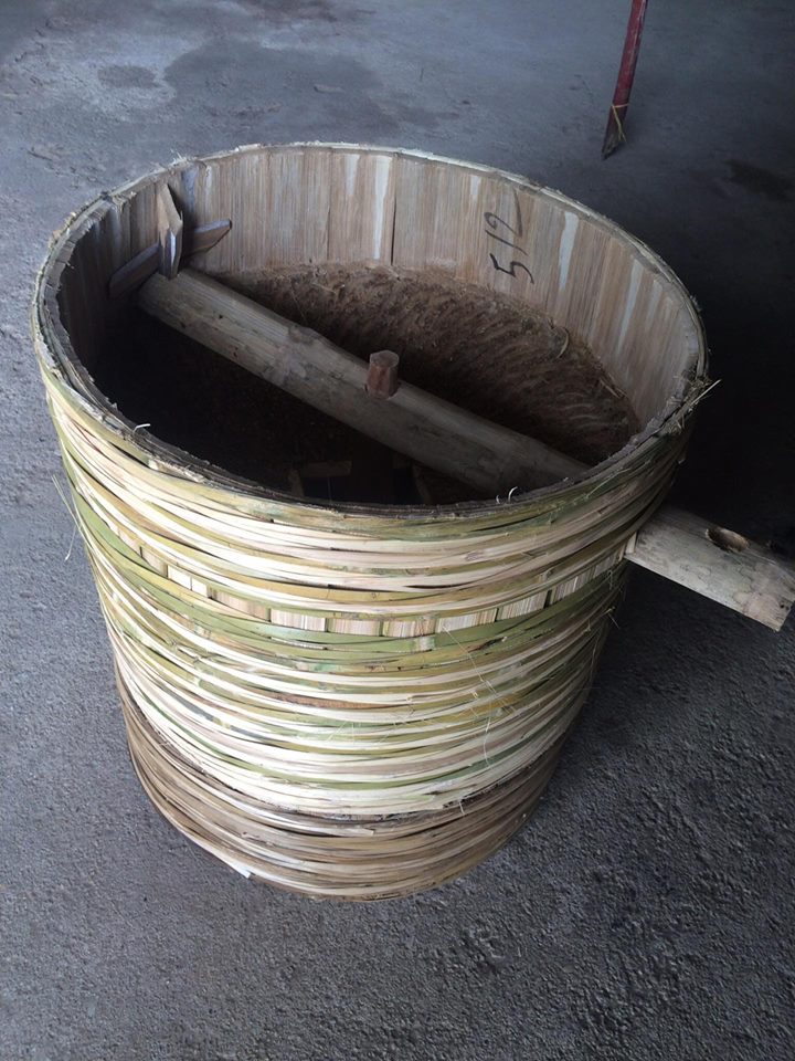 Cối tre truyền thống của làng Đa Chất. Ảnh: Thanh Niên