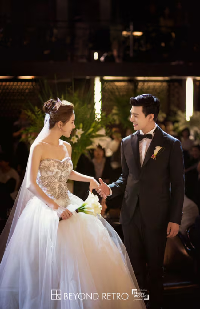  Ngọc nữ showbiz bị chồng ép ly hôn qua điện thoại phải đi làm thuê ở quán canh xương bò, nhan sắc héo tàn không nhận ra