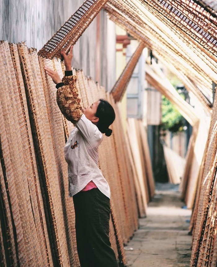 Việt Nam có ngôi làng xây tường bằng mảnh gốm vỡ suốt 300 năm, bên trong giấu bảo vật quốc gia độc nhất cả nước