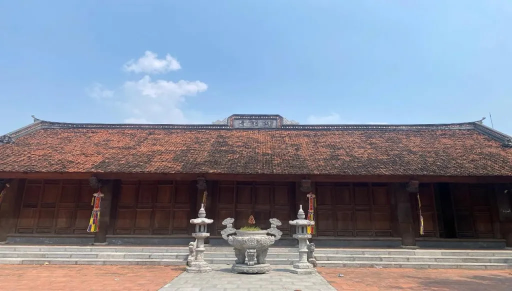 Việt Nam có ngôi làng xây tường bằng mảnh gốm vỡ suốt 300 năm, bên trong giấu bảo vật quốc gia độc nhất cả nước