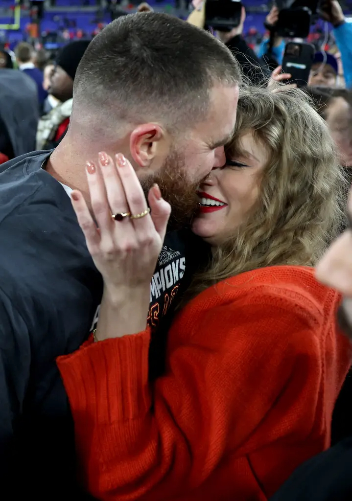 Travis Kelce là người khóc nhiều hơn trong lúc trao lời thề nguyện. Ảnh: X