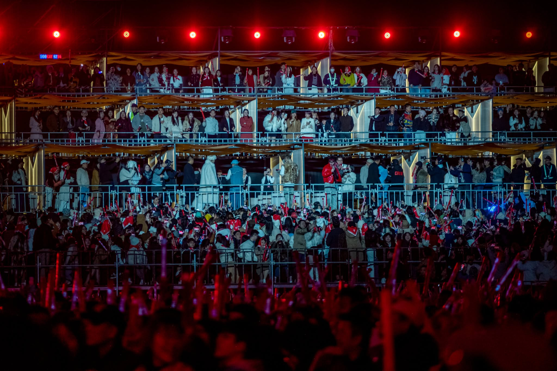 Chuỗi 9 concert của mùa đầu tiên liên tục cháy vé chỉ sau vài phút mở bán, dù quy mô lên tới hàng chục nghìn khán giả