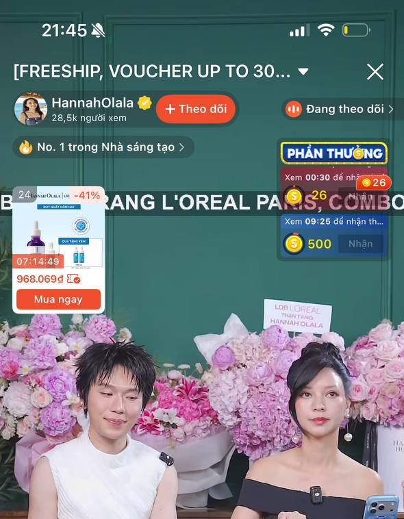 Lượng mắt xem của Võ Hà Linh và Hannah Olala vào khoảng 21h45 - 21h46
