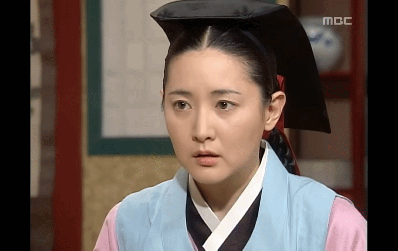 Park Jung Sook xuất hiện cùng Lee Young Ae trong 1 phân cảnh ở bộ phim Nàng Dae Jang Geum lên sóng hồi năm 2003. Ảnh: Nate