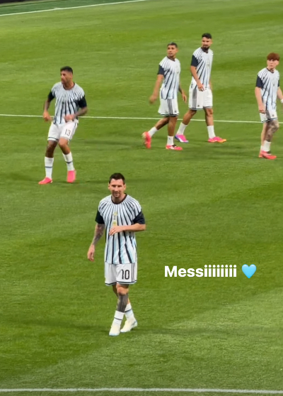 Huyền Baby sở hữu vị trí view xem rất đẹp, thấy Messi ở cự ly gần