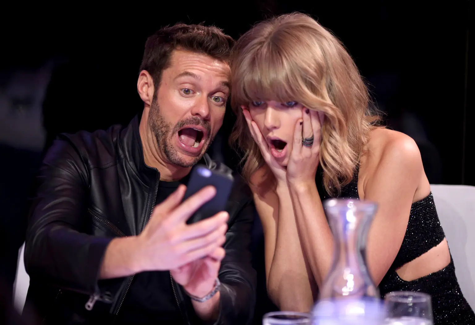Ryan Seacrest có lịch trình bất ngờ ngay trước thềm hôn lễ thế kỷ nên buộc phải hủy kế hoạch dự đám cưới. Ảnh: Pagesix