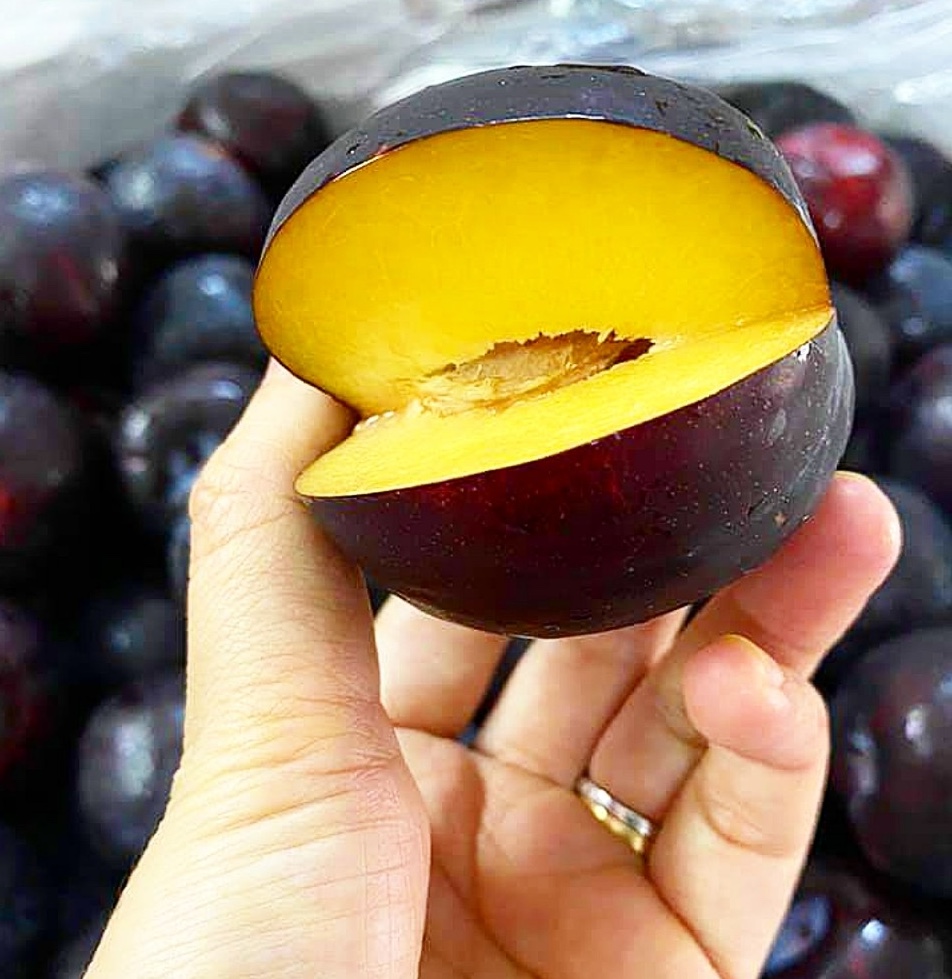 Mận tuy tốt nhưng không phải ăn bao nhiêu cũng được (Ảnh minh họa)