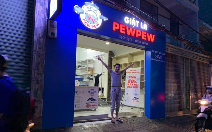 PewPew mở tiệm bánh mì, giặt ủi.