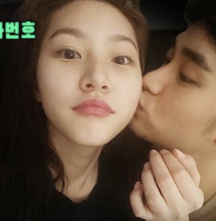 Vụ ồn ào tình ái liên quan tới Kim Soo Hyun - Kim Sae Ron đã khiến báo chí châu Á tốn nhiều giấy mực. Ảnh: X