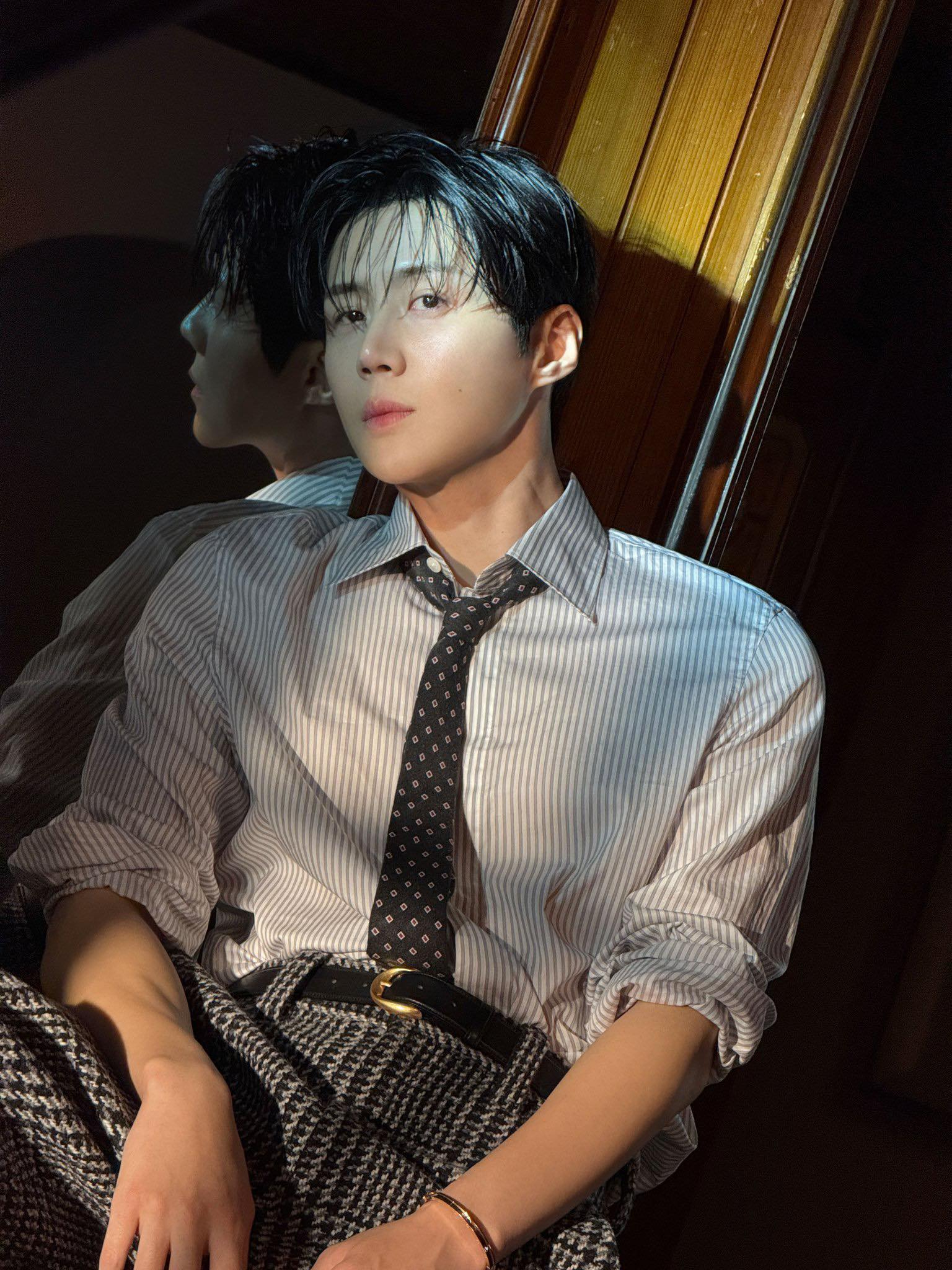 Kim Seon Ho từng vướng vào lùm xùm với bạn gái cũ Choi Young Ah hồi năm 2021. Ảnh: Nate
