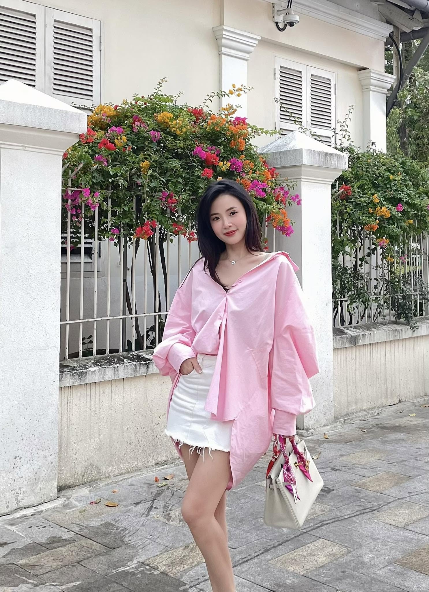 Vợ thiếu gia công ty nhựa Duy Tân xuất hiện mộc mạc, đời thực có xứng danh