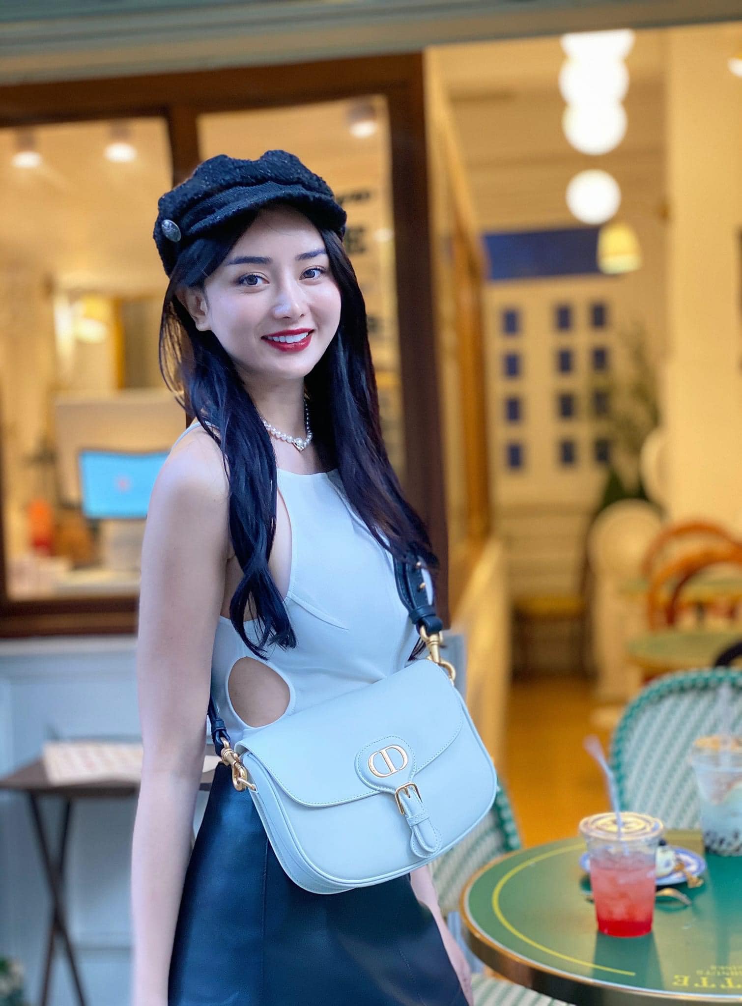 Hiện tại các tài khoản của Angela Chu đều