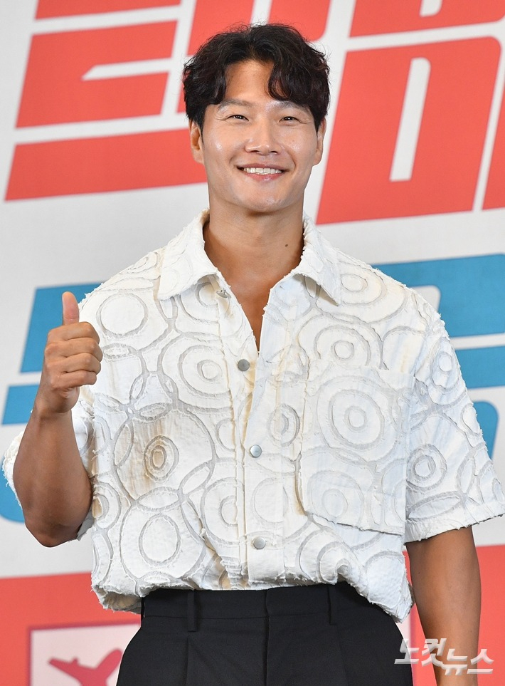 Hôn thê của Kim Jong Kook được tiết lộ kém anh 11 tuổi, là CEO của 1 công ty mỹ phẩm. Ảnh: Nate