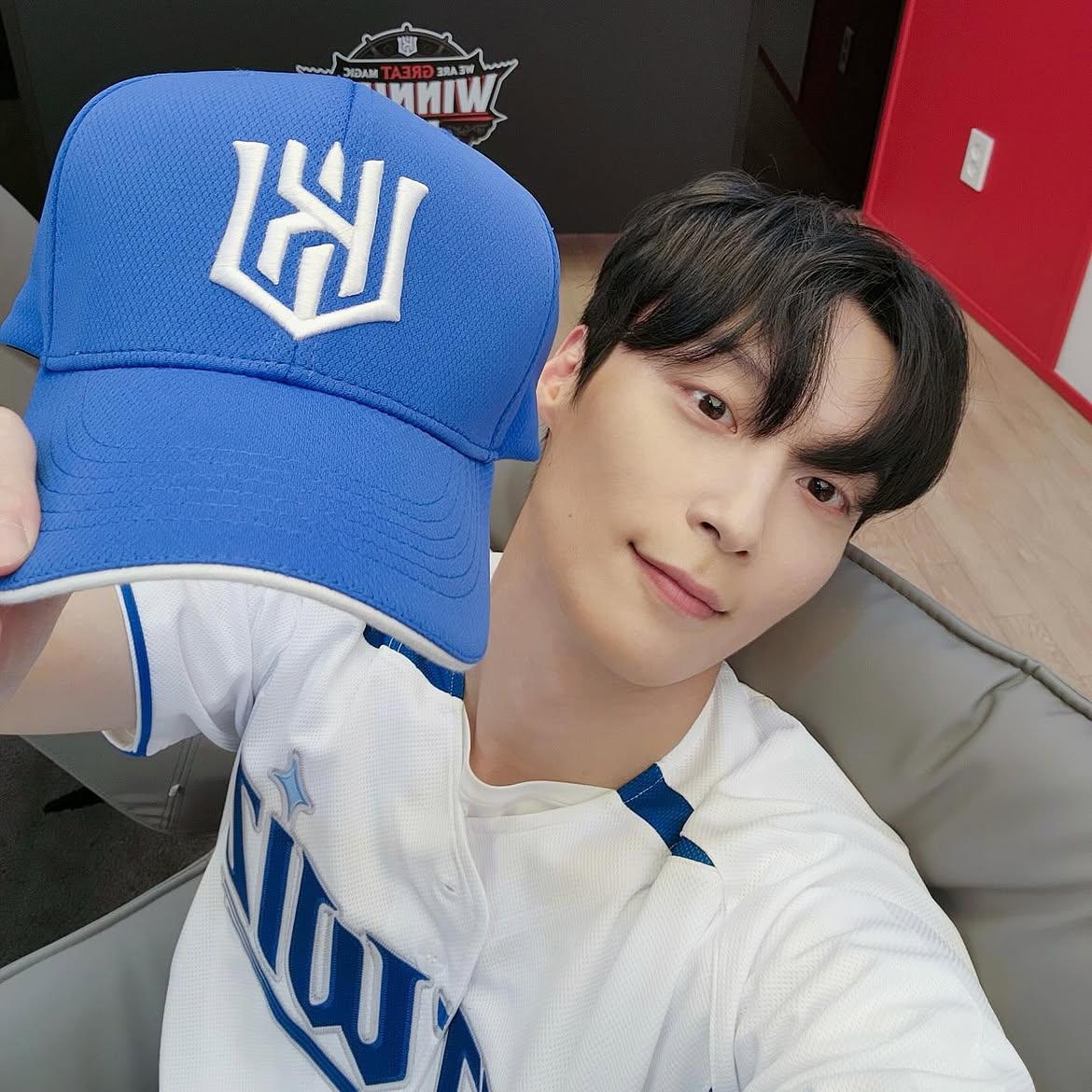 Vẻ đẹp nam tính, gương mặt góc cạnh của Heo Nam Joon. Ảnh: Instagram.