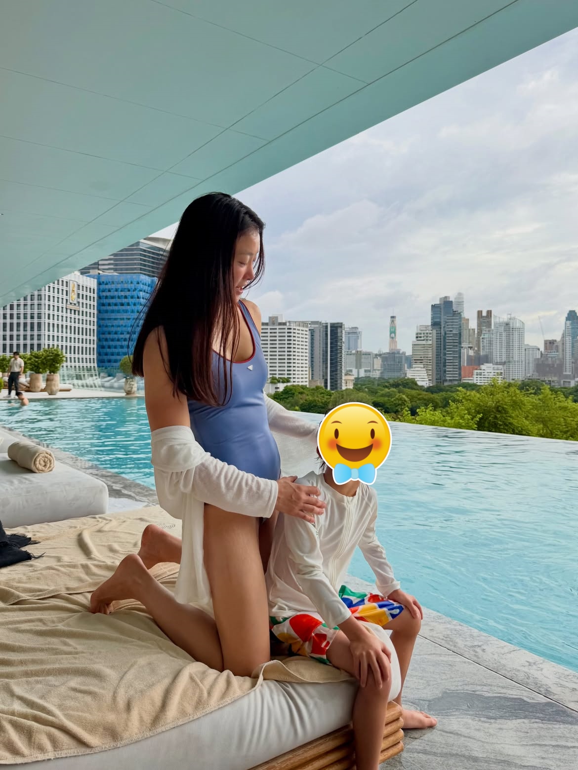 Diện mạo hiện tại của nữ diễn viên tự làm thụ tinh ống nghiệm để mang thai con cho chồng cũ đại gia