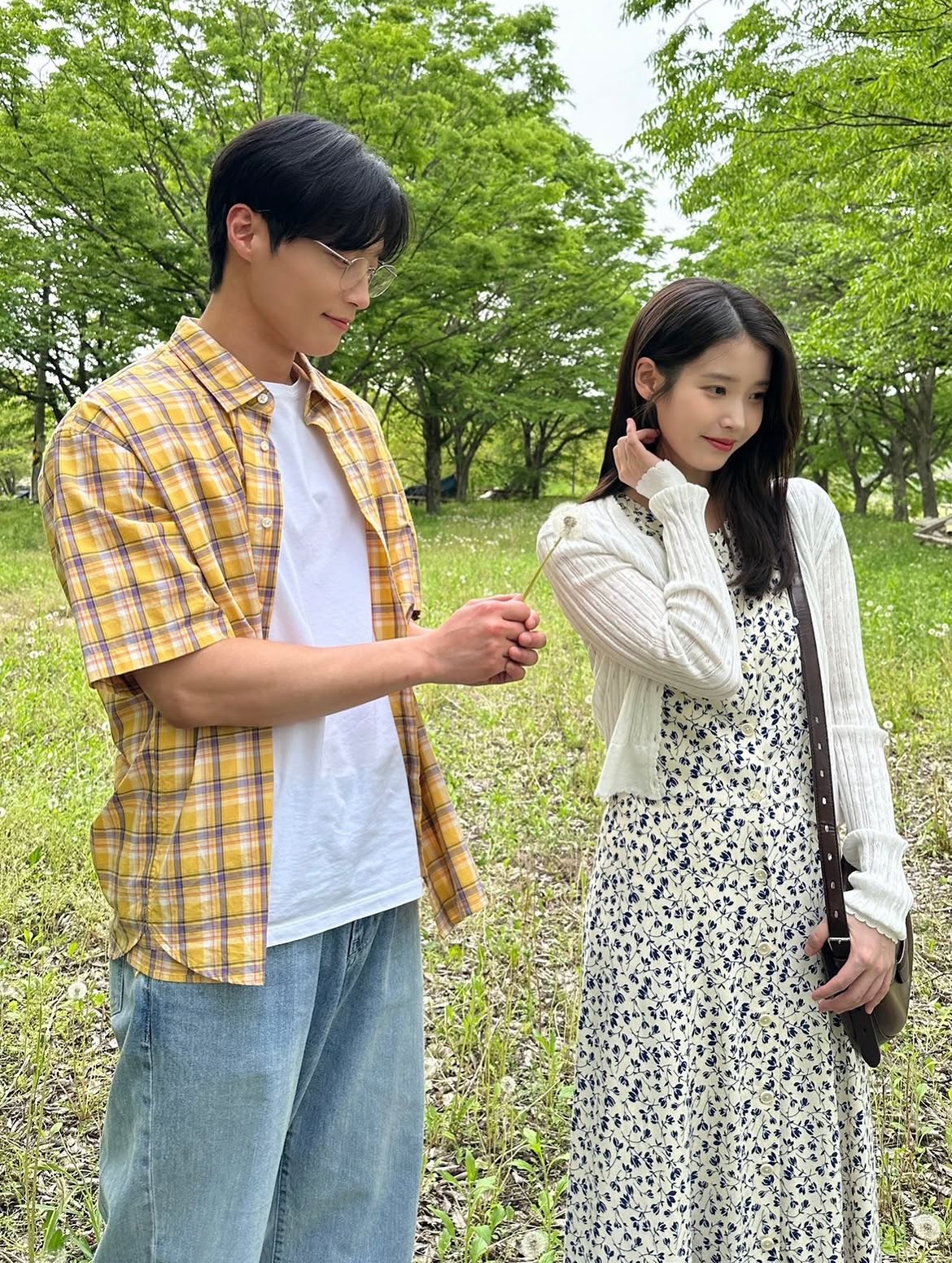 1 ngày sau khi tuyên bố chia tay Lee Jong Suk, IU liền thông báo sẽ thành đôi với nam diễn viên Heo Joon Nam trong sản phẩm âm nhạc mới. Ảnh: X.