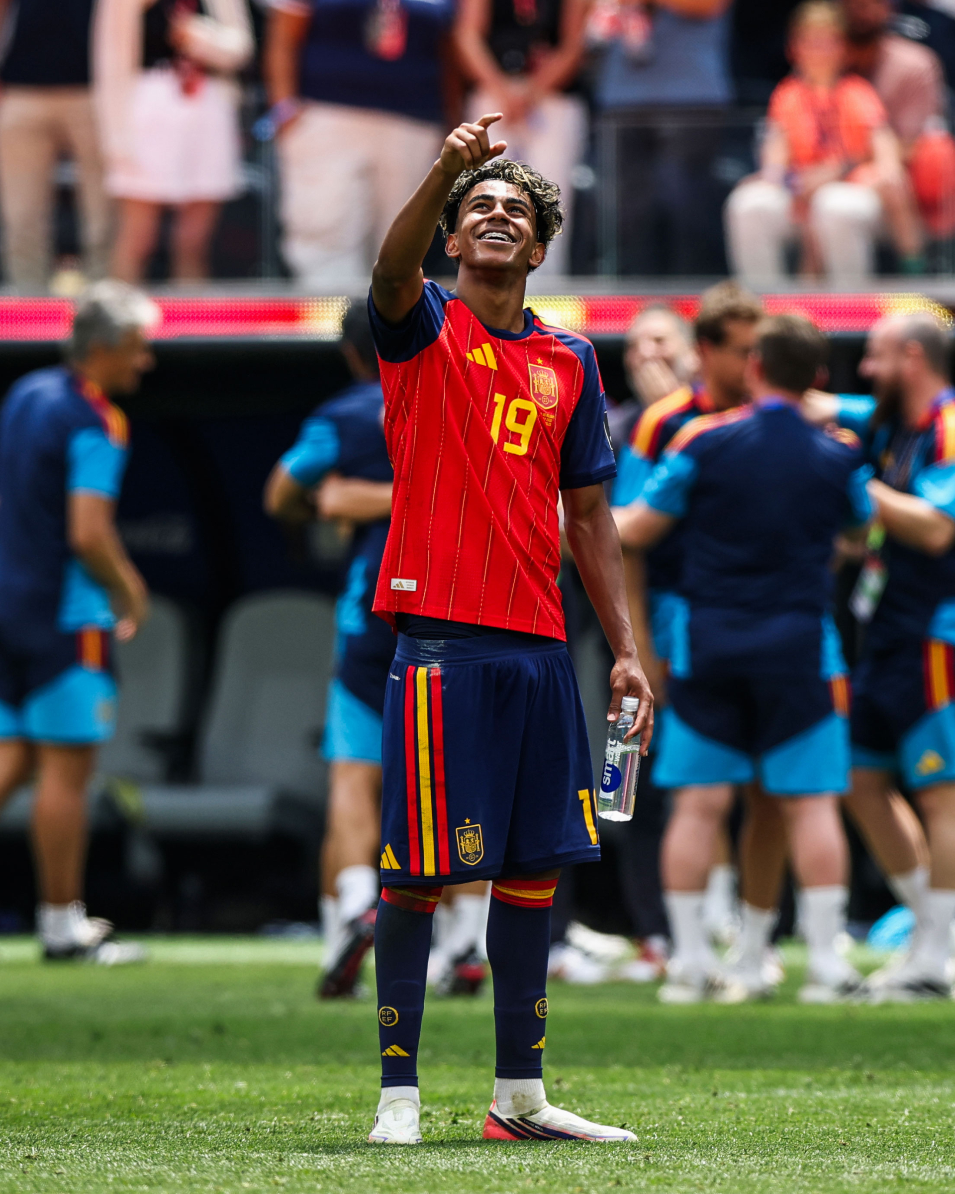 Tương tác của Keyne và Yamal trong trận Tây Ban Nha - Bỉ vào rạng sáng 11/7 (giờ Việt Nam) (Ảnh: @brfootball)