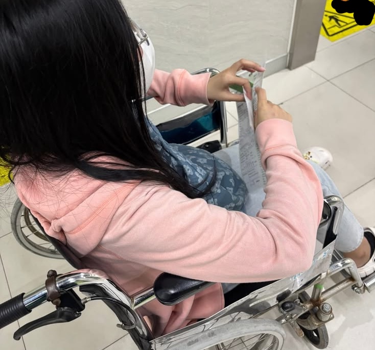 Người phụ nữ 27 tuổi gãy xương ngực và xương thắt lưng sau khi sinh nở (Ảnh minh họa)