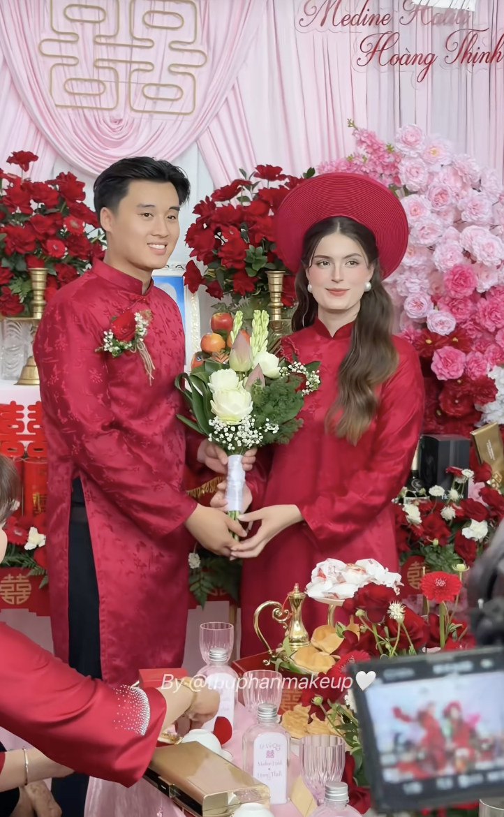 Cô dâu người Đức diện áo dài Việt trong lễ cưới với chàng trai Cần Thơ, nhan sắc hút 6 triệu người