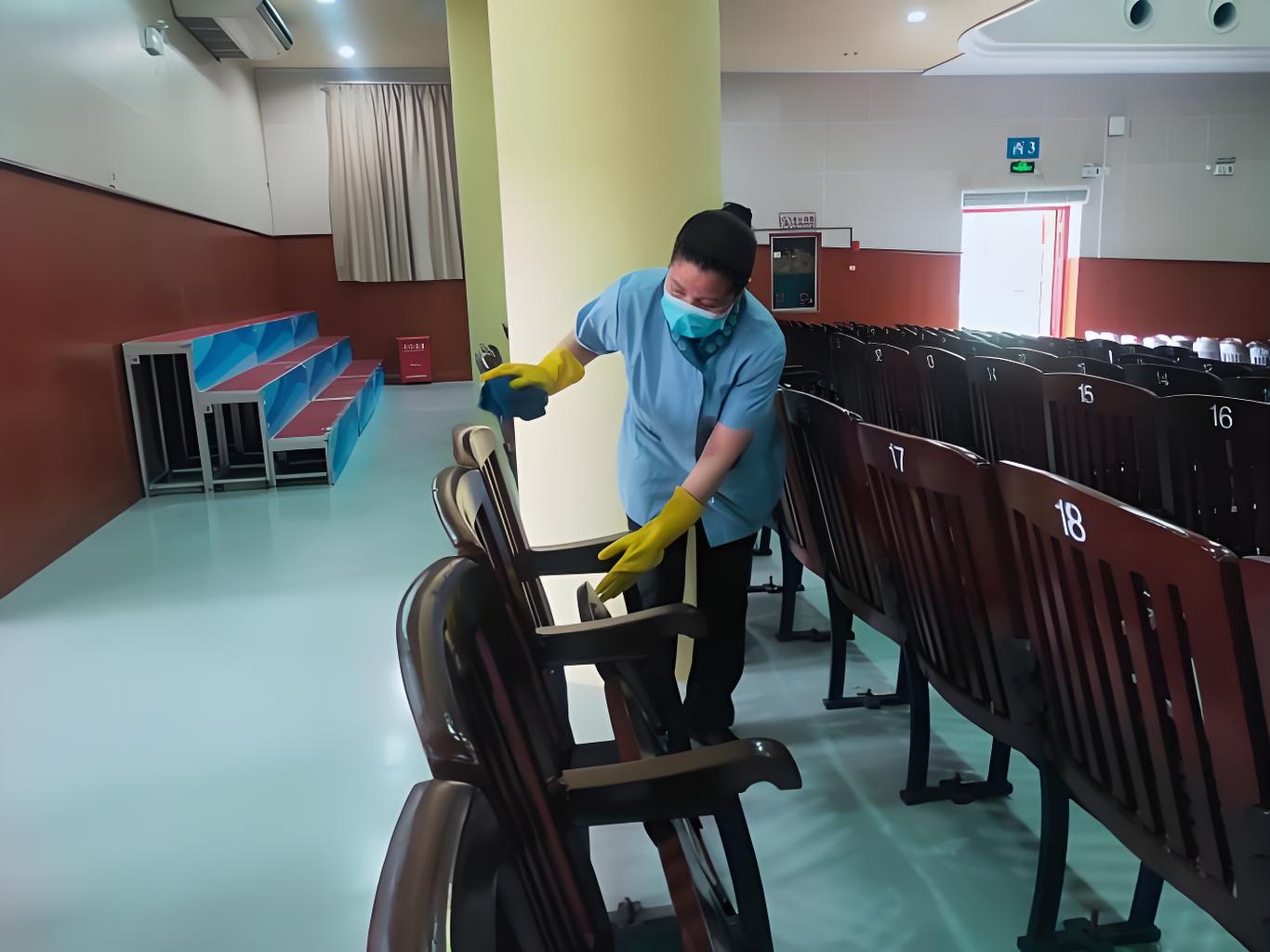 Câu trả lời từ người lao công khiến nhiều sinh viên nhận ra mình đã vô thức tự đặt thêm điều kiện cho bài toán (Ảnh minh họa)