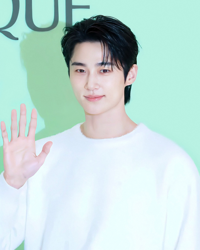 Tóm gọn “bé ba” khiến IU - Lee Jong Suk chia tay: Visual cực phẩm ít ai bì được, công khai thả thính nghe xong không tin nổi?
