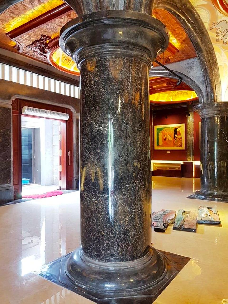 Việt Nam có toà lâu đài cao 27m, nặng 3.000 tấn, 21 cột nguyên khối, xây suốt 14 năm bởi 1 người thợ chưa từng học qua kiến trúc