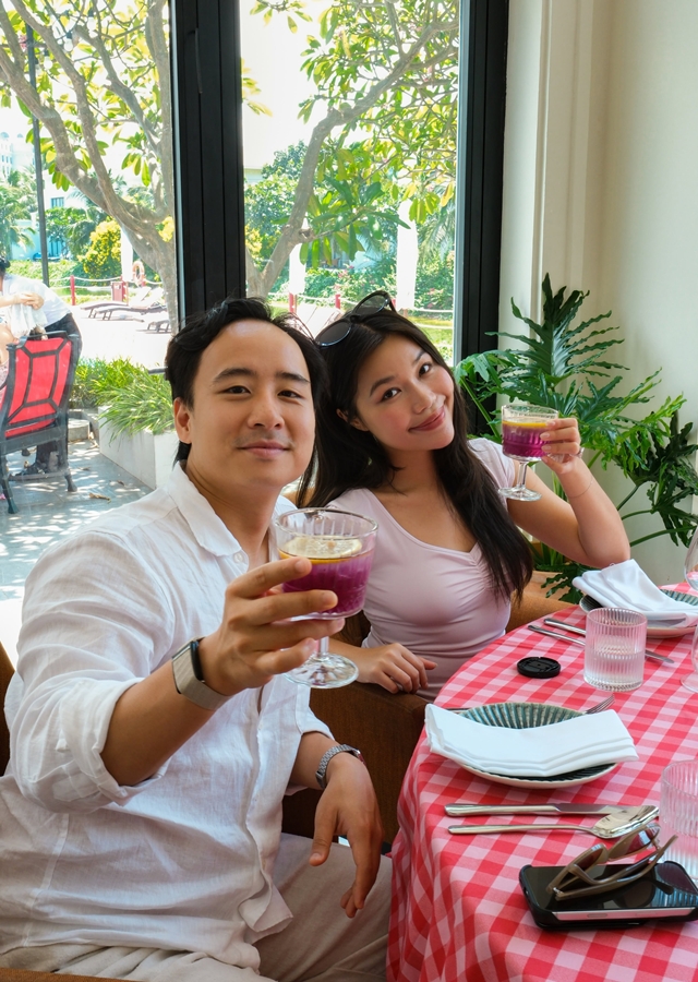 Thạc sĩ kiêm TikToker được cầu hôn giữa biển, kích thước chiếc nhẫn kim cương gây choáng ngợp