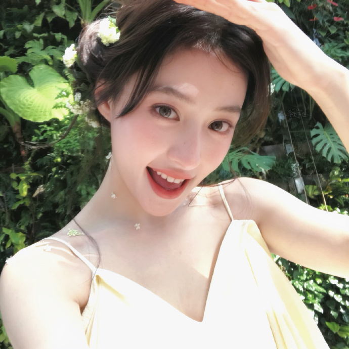 Hồ Liên Hinh giờ có phim chiếu cũng không ai quan tâm. Ảnh: Weibo.