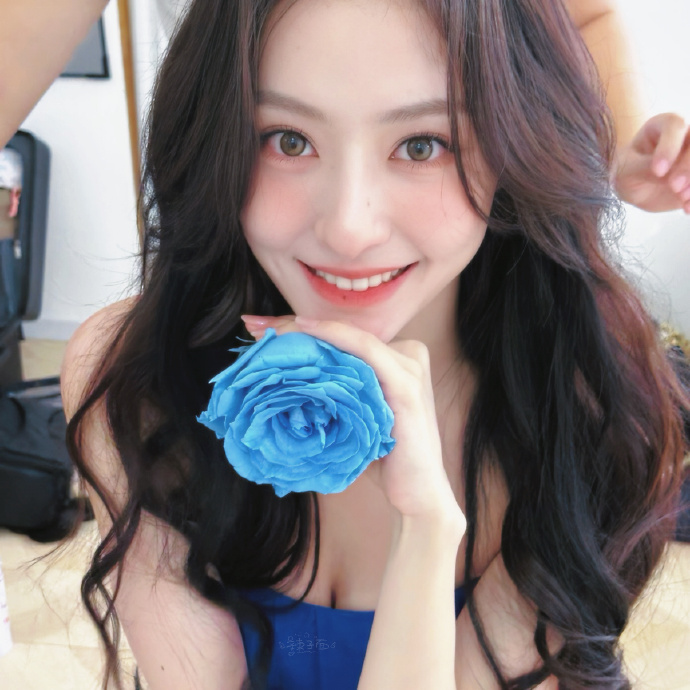Mỹ nhân 10X bị công ty quản lý ruồng bỏ. Ảnh: Weibo.