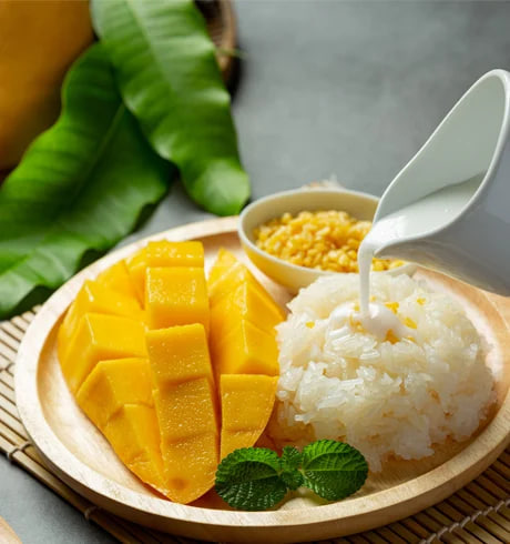 Giá xôi xoài leo thang chẳng thua giá vàng tại Việt Nam, 80.000 đổi lấy vài muỗng nếp và ba lát trái cây?