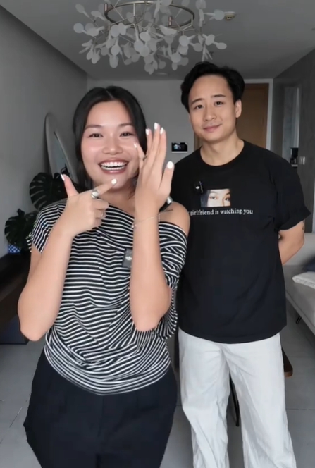 Thạc sĩ kiêm TikToker được cầu hôn giữa biển, kích thước chiếc nhẫn kim cương gây choáng ngợp