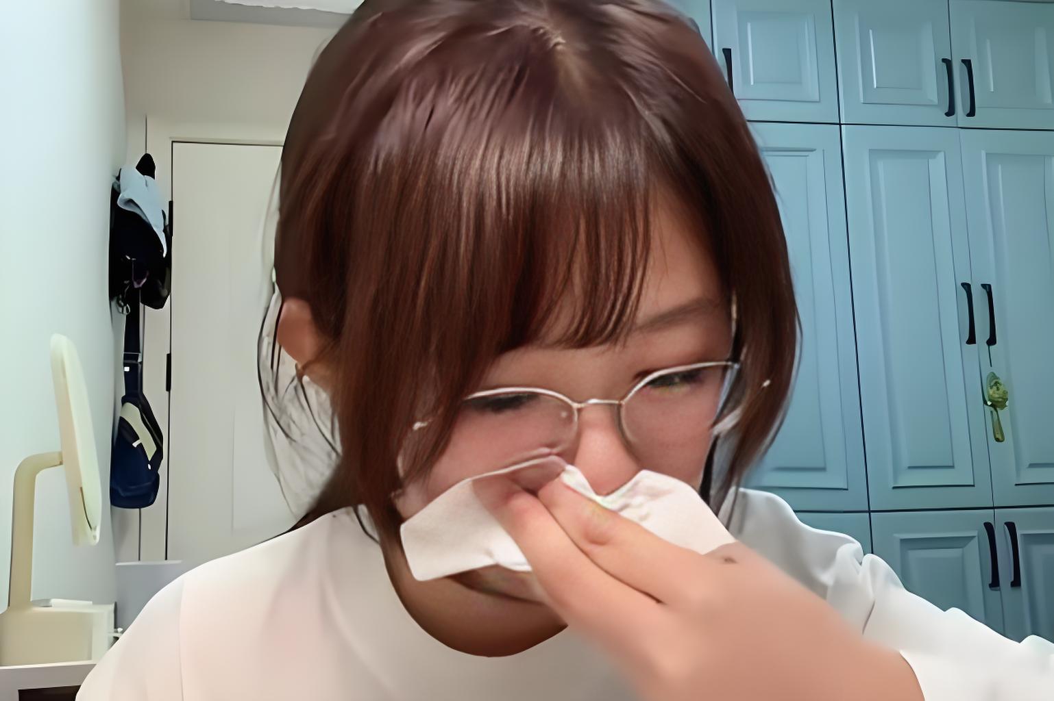 Nhiều người cho rằng điều khiến nữ sinh đau lòng nhất là sự im lặng của gia đình suốt nhiều năm (Ảnh minh họa)