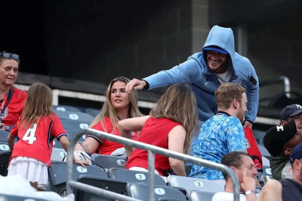 Lauren Fryer và con trai đến cổ vũ Declan Rice tại World Cup (Ảnh: Getty Images)