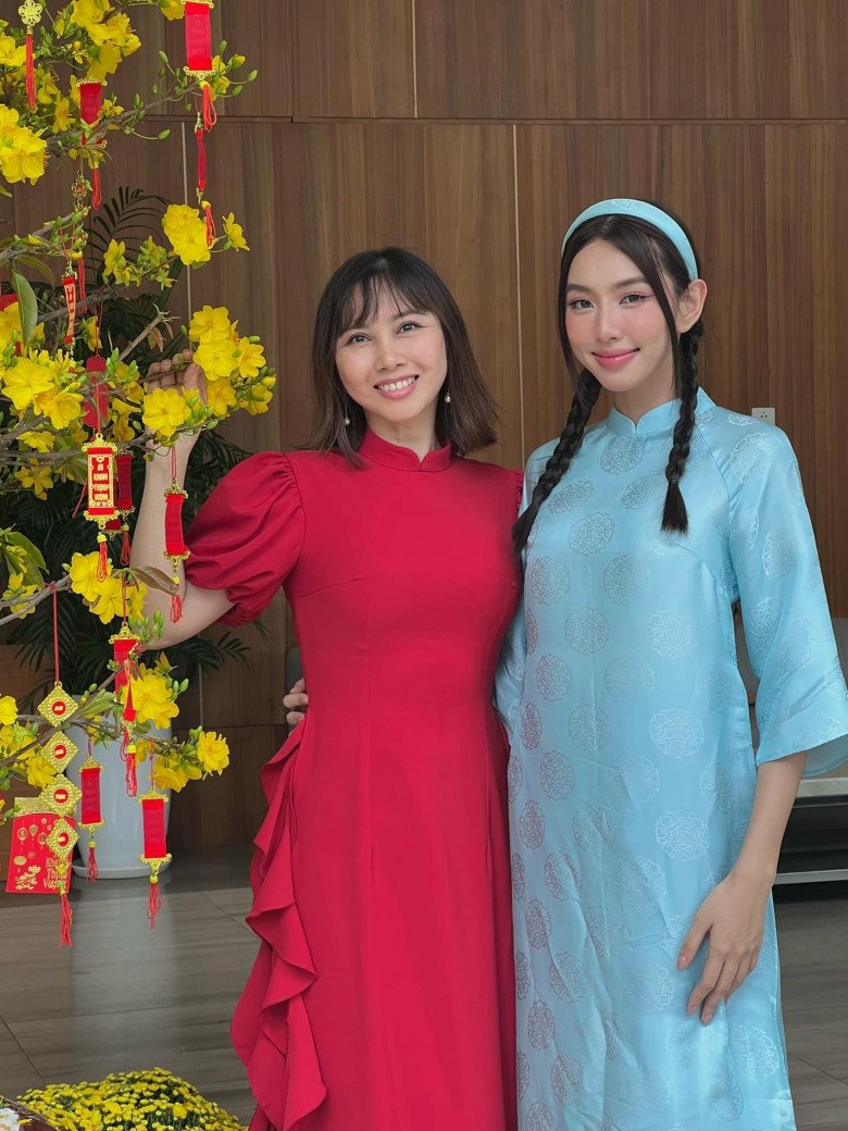 Dù gia đình không hạnh phúc nhưng Thuỳ Tiên vẫn dành sự quan tâm, hiếu thuận cho cả bố và mẹ