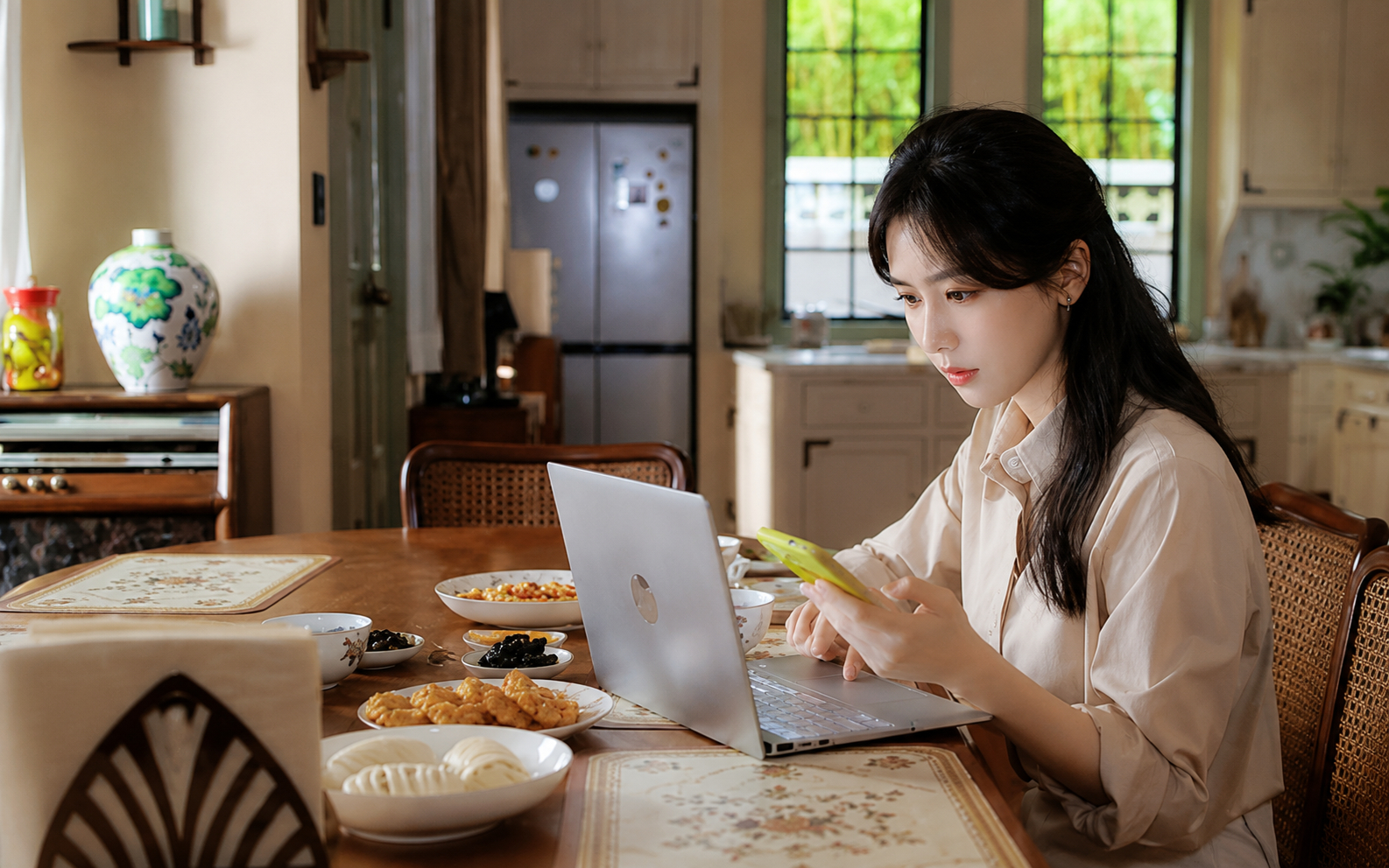 5 chuyện người EQ cao hiếm khi mang về nhà sau giờ làm