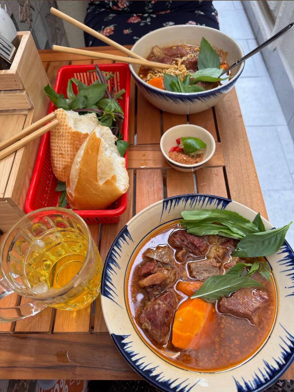 Ở biệt thự chục tỷ đi bán bò kho 55.000 đồng, chủ quán thật thà: